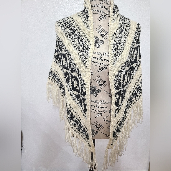 Polo Ralph Lauren Sweaters - POLO RALPH LAUREN SWEATER SHAWL.